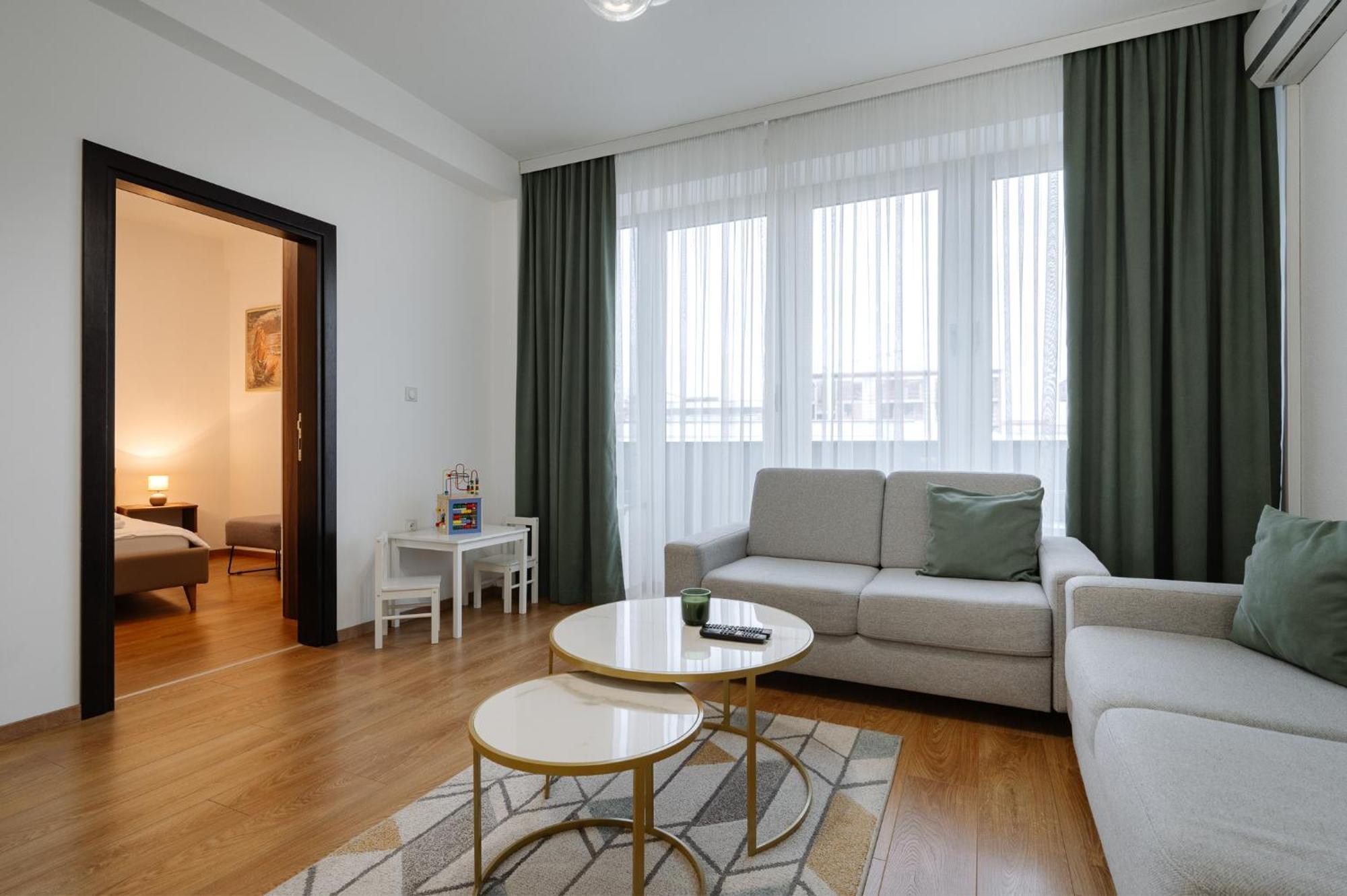 Apartman Square Trg פריידור מראה חיצוני תמונה