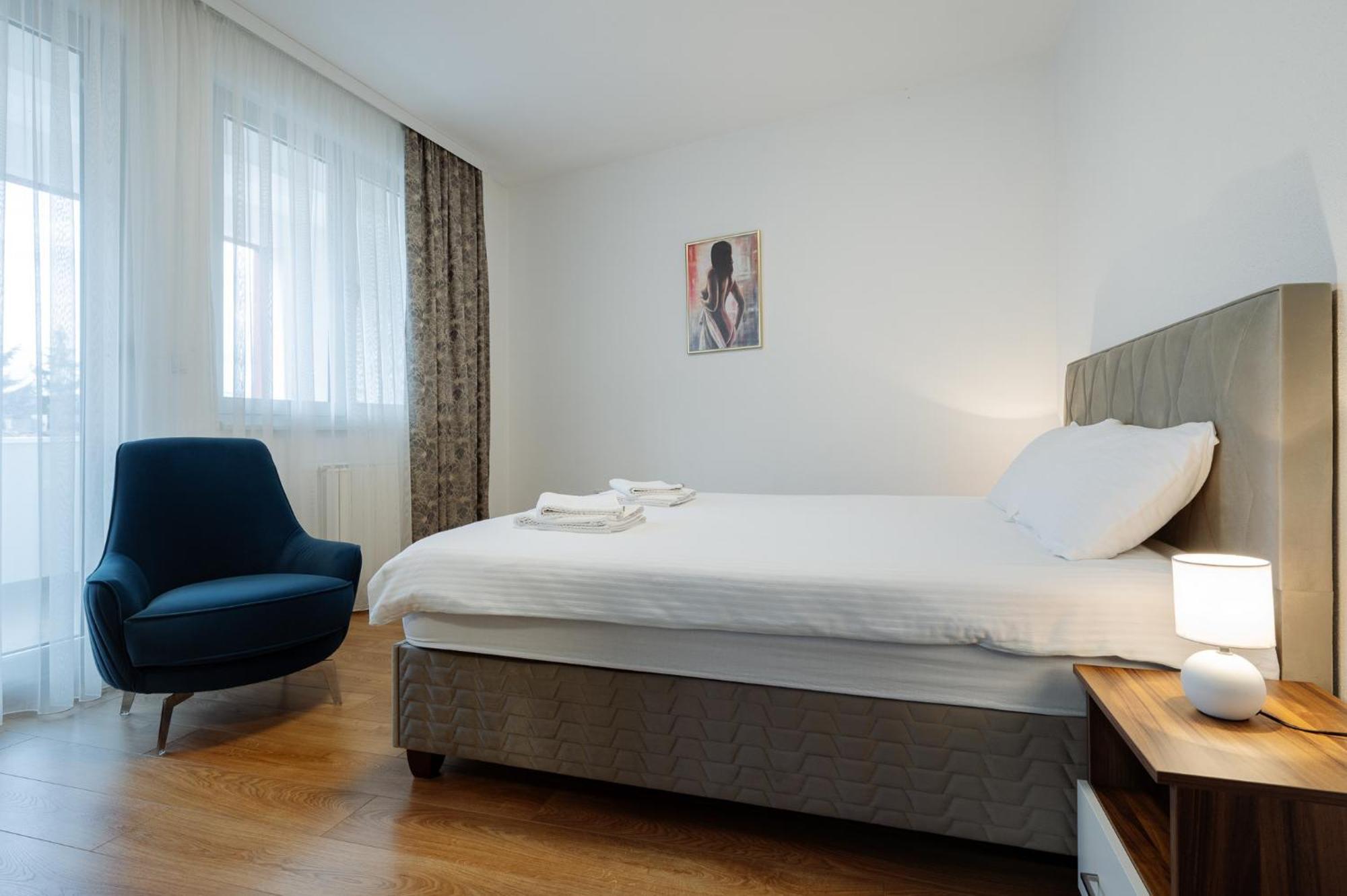 Apartman Square Trg פריידור מראה חיצוני תמונה